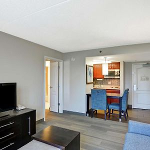 One-Bedroom Queen Suite