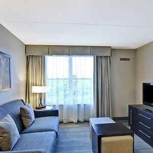 One-Bedroom Queen Suite